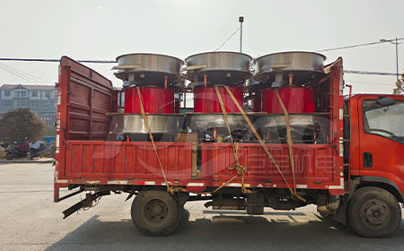 貴州客戶定制漿液篩裝車完畢，準備發(fā)貨